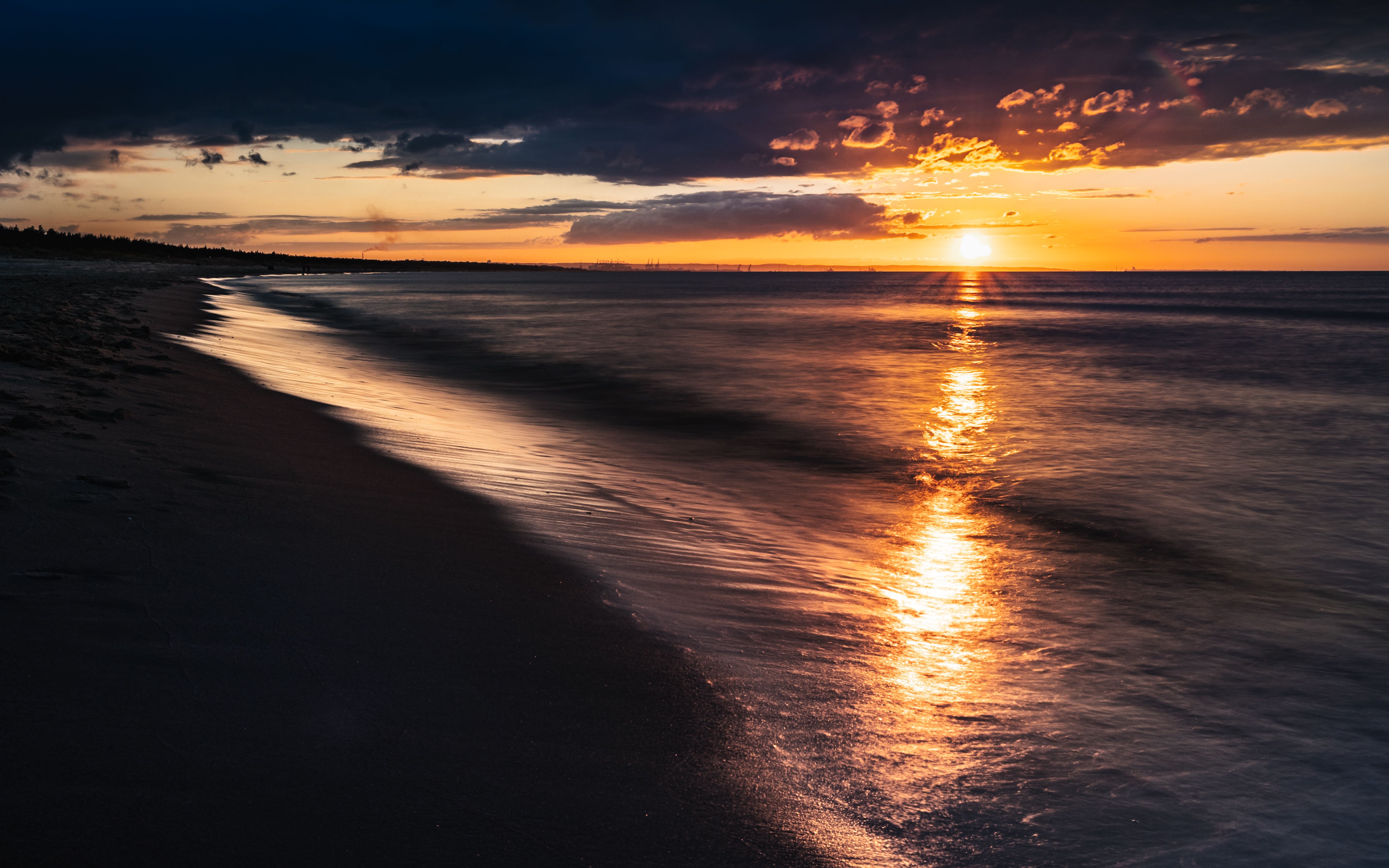 The Beach During the Golden Hour · Free Stock Photo
