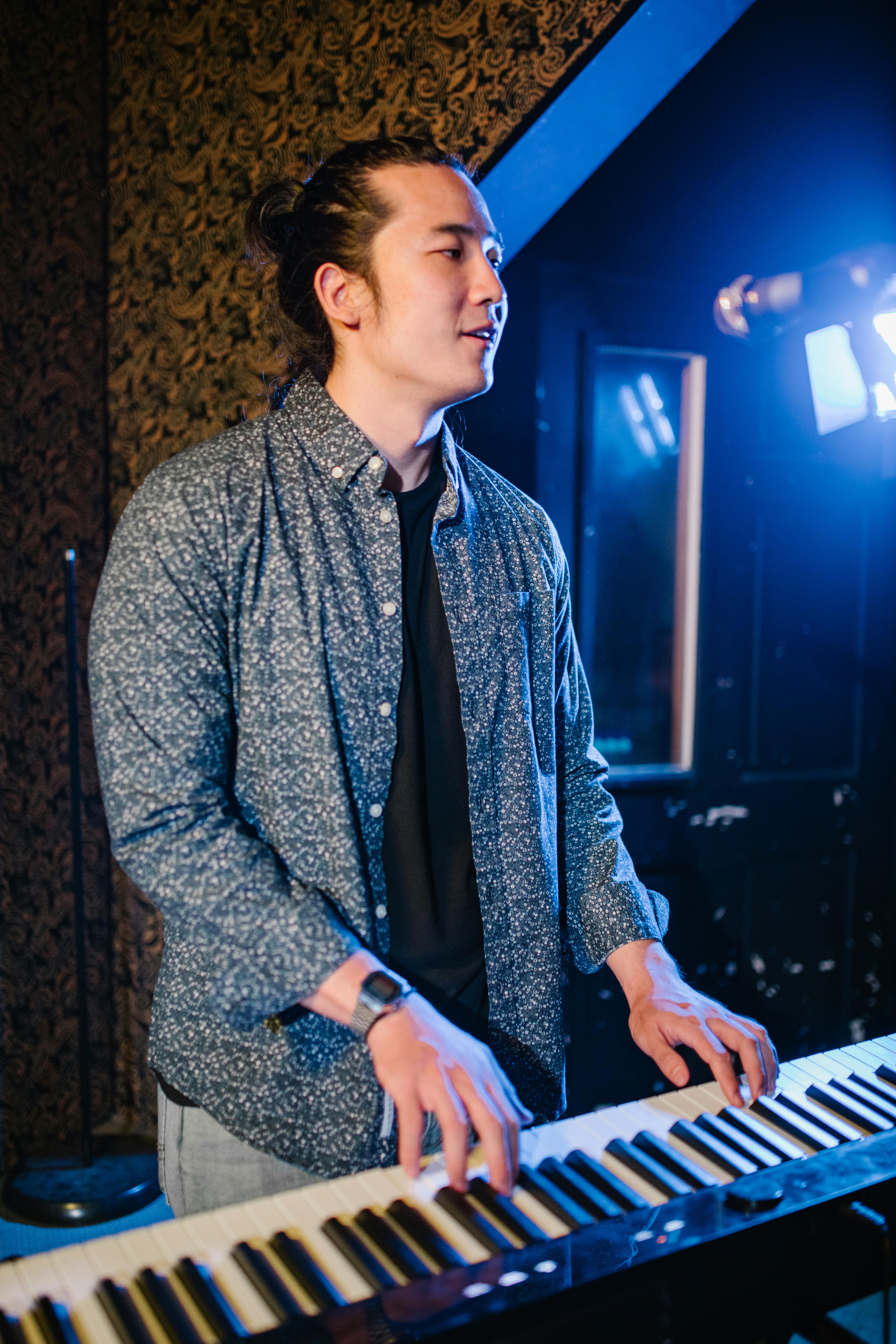 How do independent artist make money?