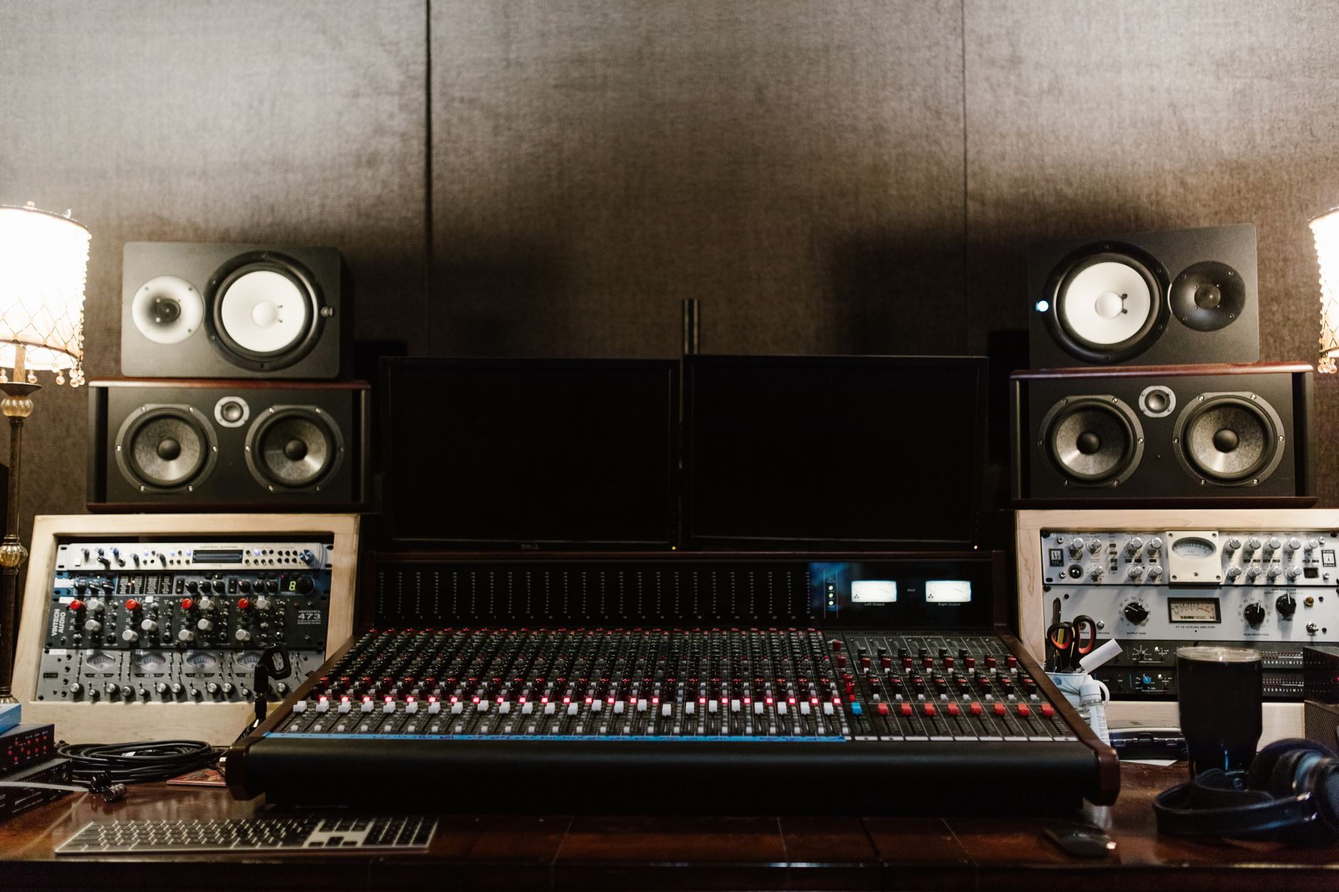 Upgrade Friction Test Minimal bedroom studio setup for deciding whether a DAW upgrade is needed