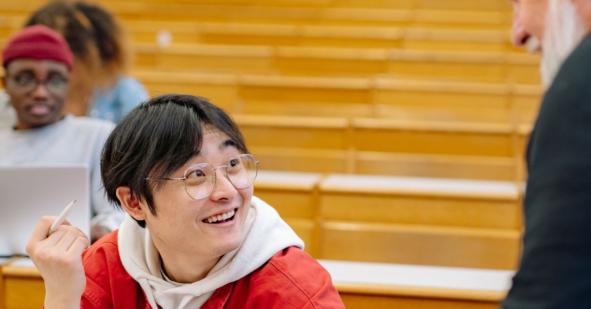 Professor and Students in the Lecture Hall · Free Stock Photo