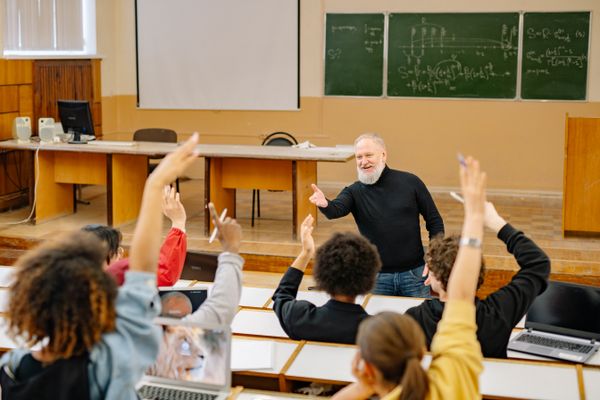 İspanya telekomünikasyon sistemleri ses ve görüntü mühendisliği eğitimi