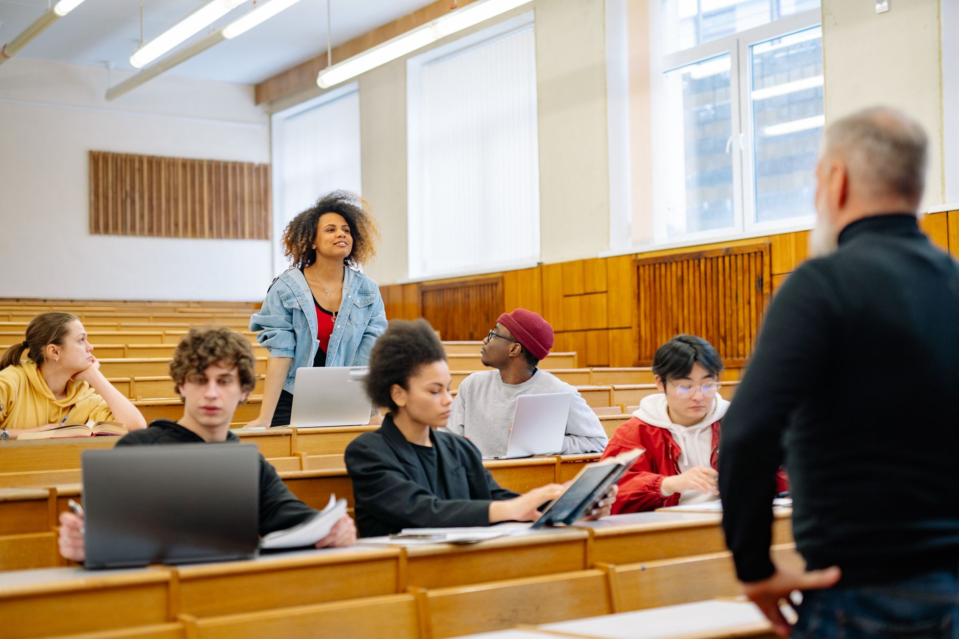 US F-1 Student Visa 2026: Application Process, DS-160 & SEVIS Explained