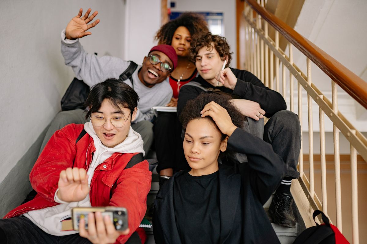 student moves in Headcorn — Loaded properly: blankets, straps and a plan in Headcorn