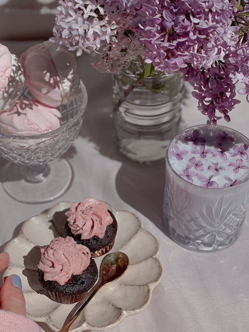 Kostenlos Kostenloses Stock Foto zu blumen, cupcakes, dessert Stock-Foto