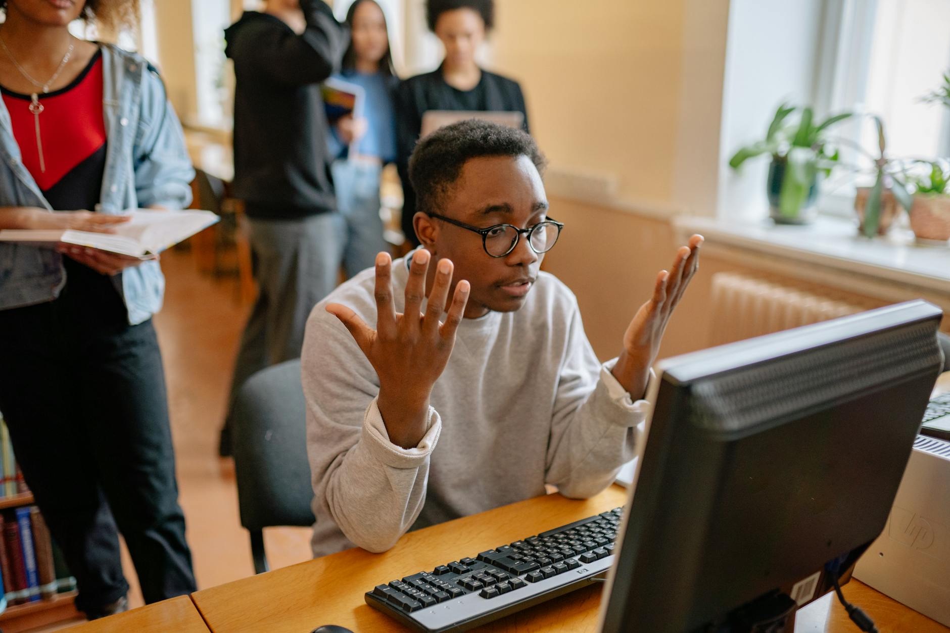 Office Workers Feeling Detached And Frustrated With Colleagues