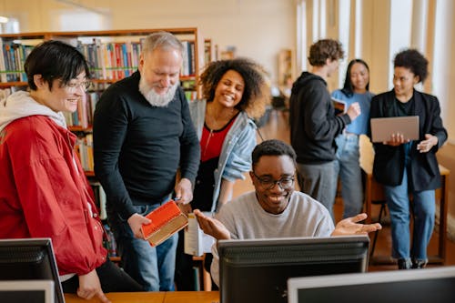 Darmowe zdjęcie z galerii z biblioteka, ludzie, mężczyzna