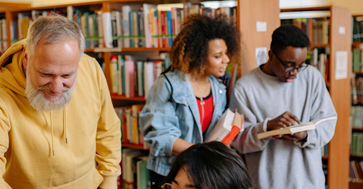 People inside the Library · Free Stock Photo