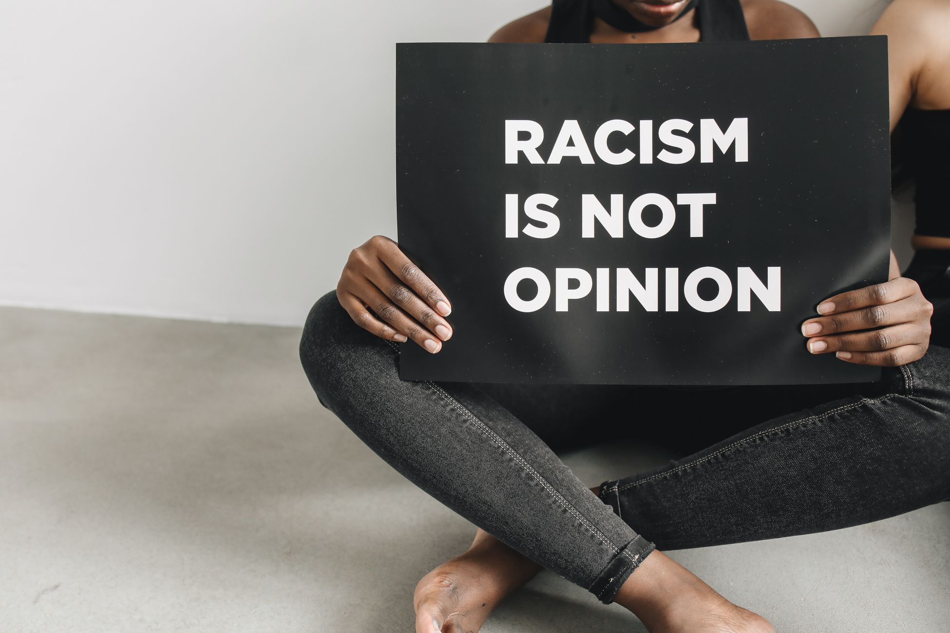 Duizenden demonstreren tegen racisme in Belfast na rellen