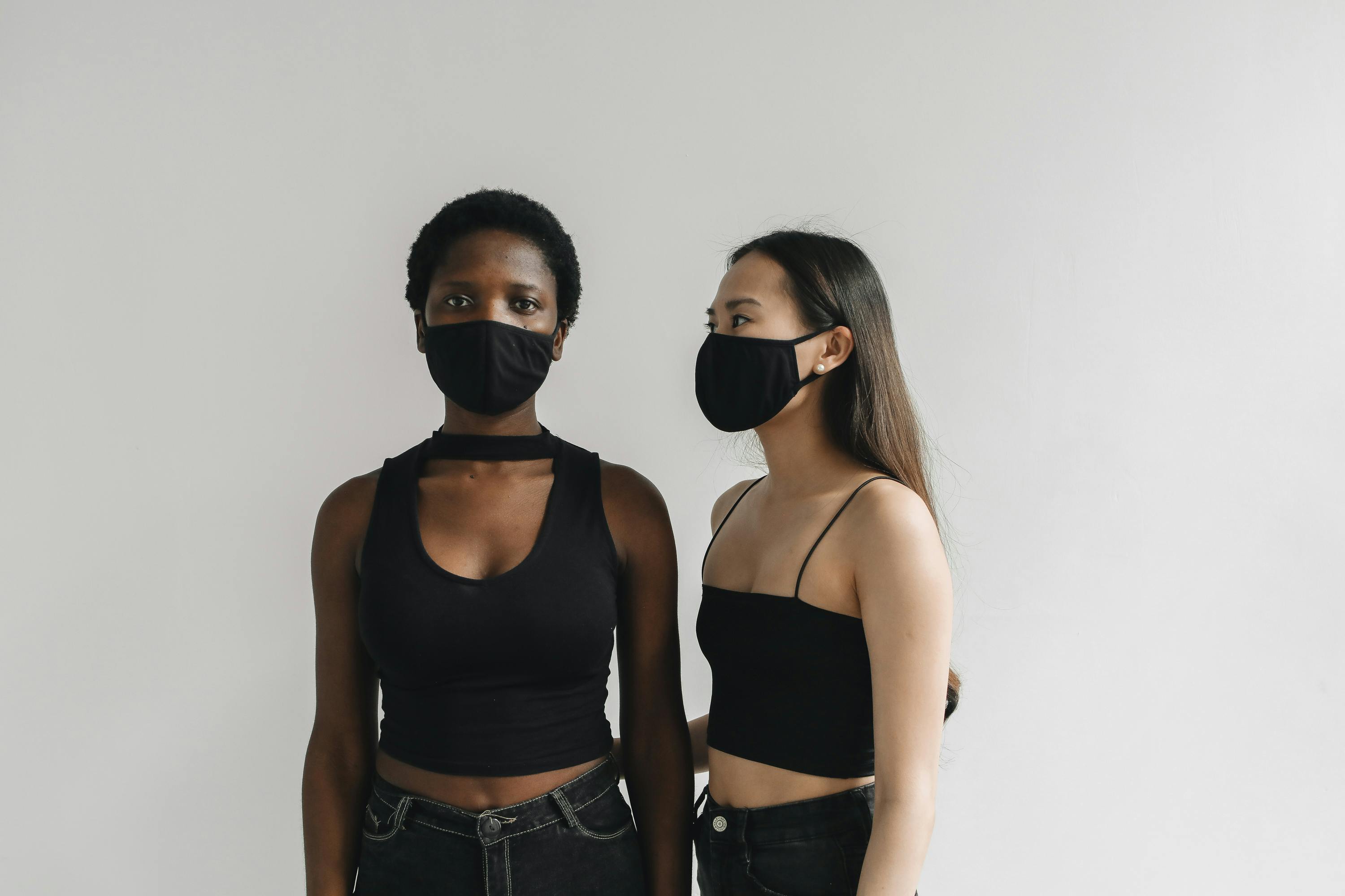 南市婦幼隊慶祝國際婦女節 送巧克力致敬女性力量