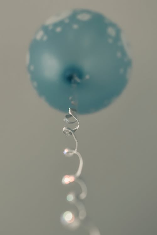 Kostnadsfri bild av band, blå ballong, grå bakgrund