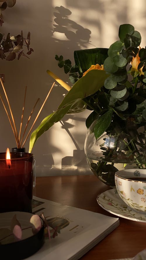 Foto d'estoc gratuïta de arranjament floral, clareja, espelma
