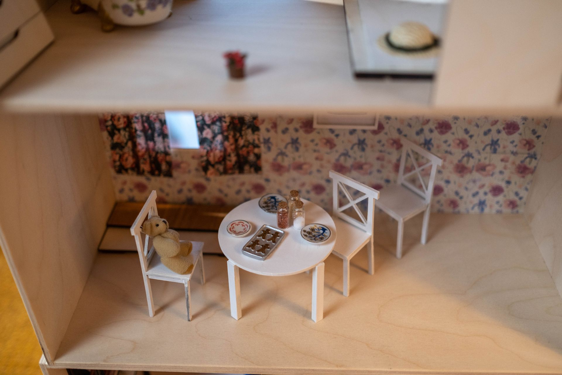 White Table With Chairs in the Dollhouse