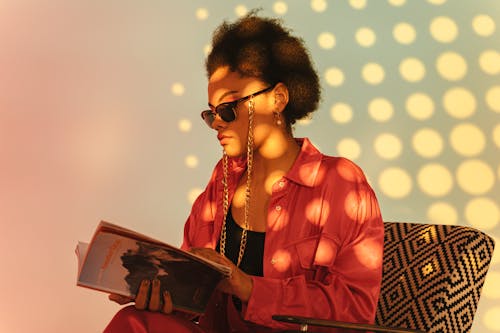 선글라스, 실내, 아프리카계 미국인 여성의 무료 스톡 사진