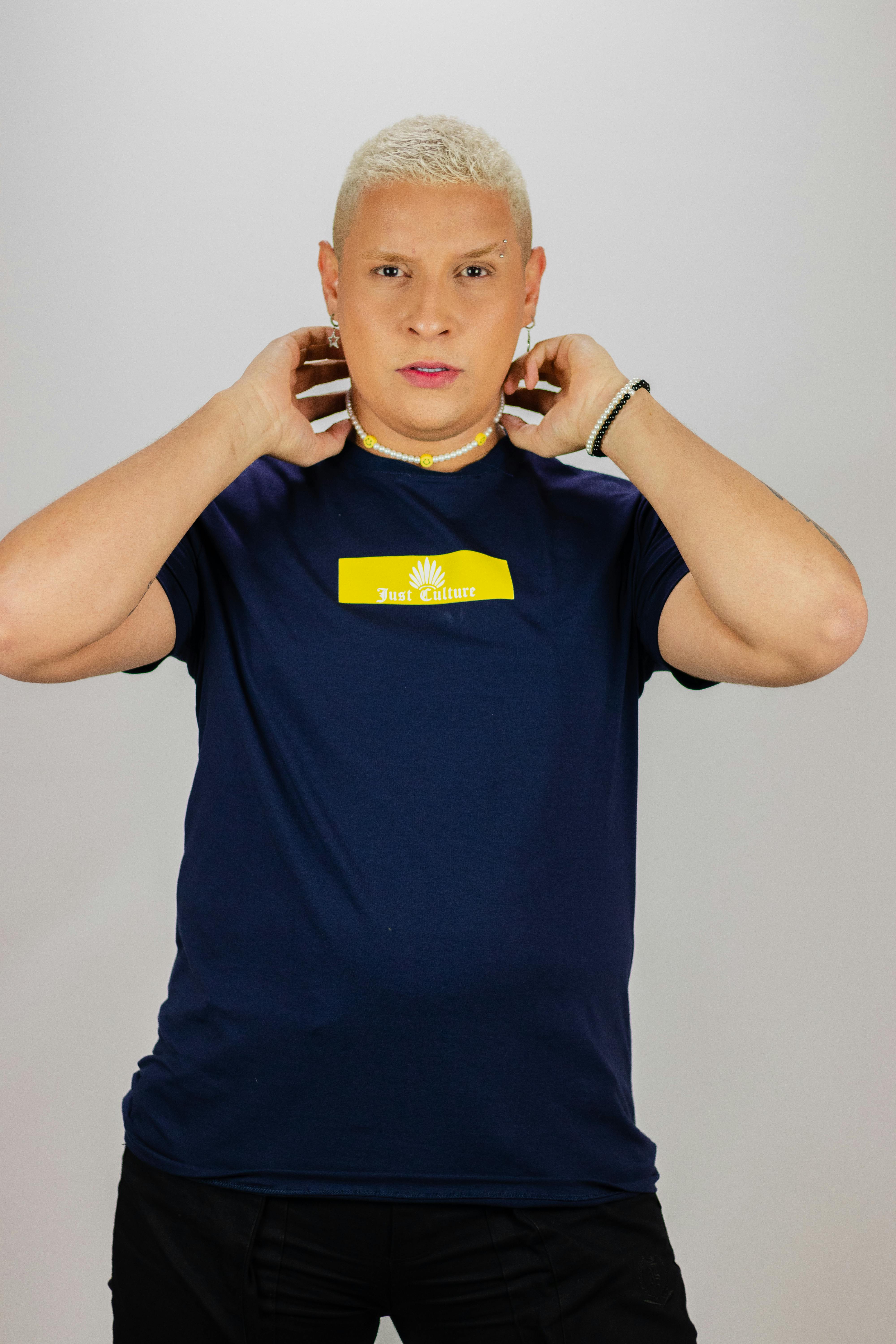 Miễn phí Ảnh lưu trữ miễn phí về áo sơ mi xanh đậm, áo thun, bắn dọc Ảnh lưu trữ