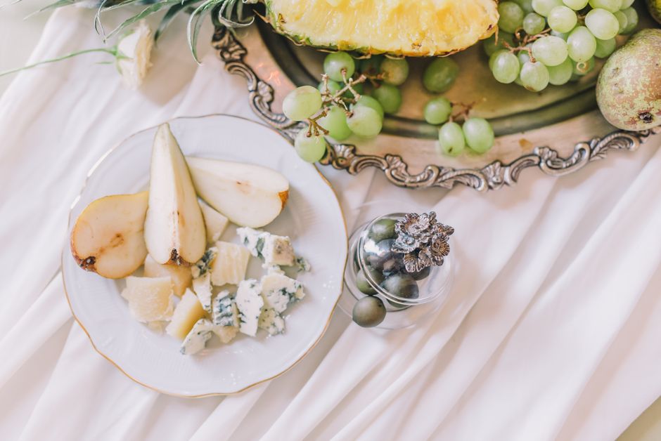 Fresh gorgonzola cheese, walnuts, and pears on a rustic wooden table - receita torta de gorgonzola Fresh gorgonzola cheese, walnuts, and pears on a rustic wooden table - receita torta de gorgonzola
