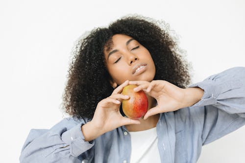 Ingyenes stockfotó afro-amerikai nő, becsukott szemek, egészséges étel témában