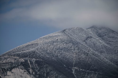 Free Mountain Peak with Snow Stock Photo