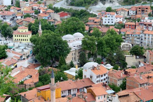 Free Aerial view of Kütahya, Türkiye showing Ottoman architecture, surrounded by lush greenery. Stock Photo