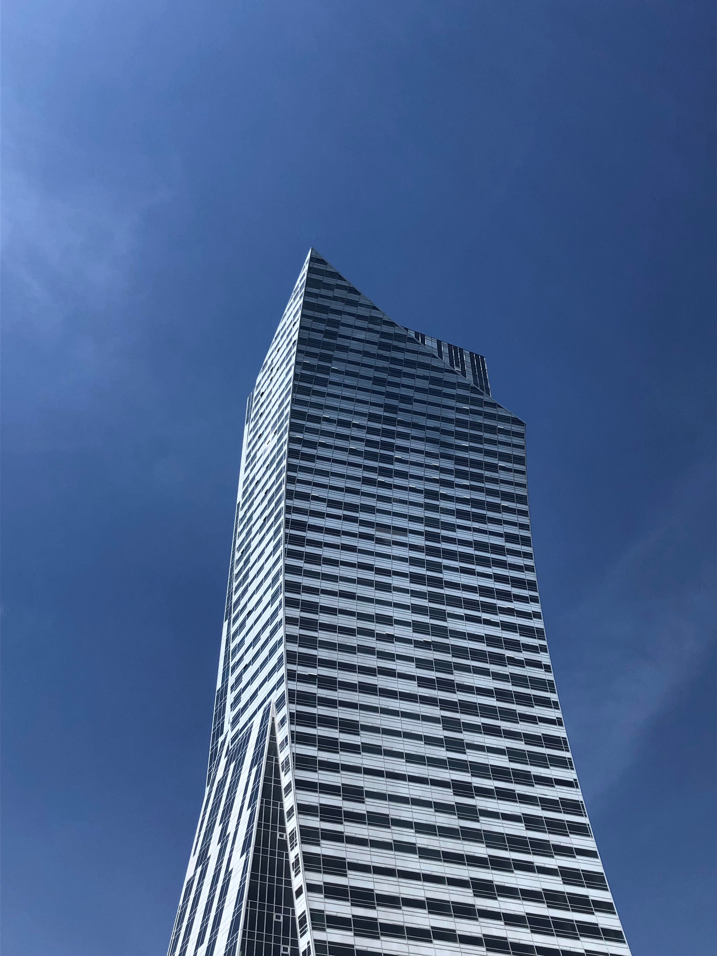 Modern Building Under Blue Sky · Free Stock Photo