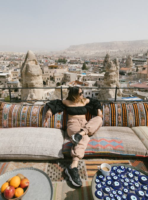 Kostenloses Stock Foto zu chillen, crop top, dach