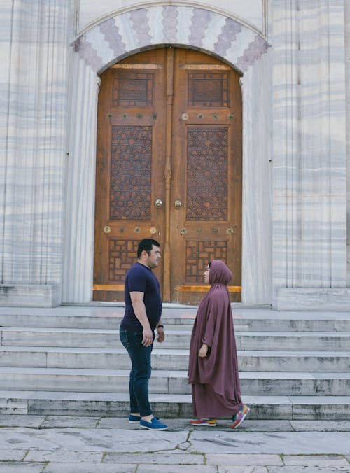 Gratis arkivbilde med bygningens eksteriør, hijab, islam