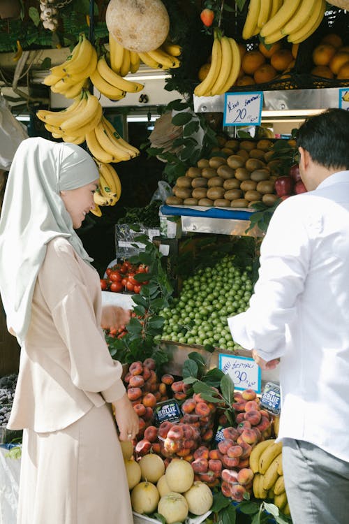 Free A Man and a Woman Buying Fruits on the Stall Stock Photo