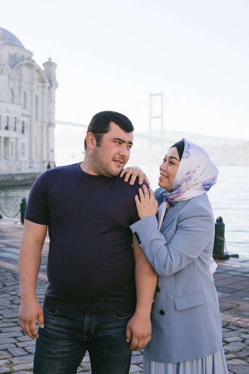 Fotobanka s bezplatnými fotkami na tému dvojica, hidžáb, láska