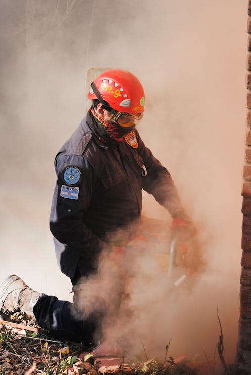 Free Firefighter Putting out Fire  Stock Photo