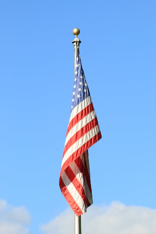 Kostenloses Stock Foto zu fahnenstange, flagge, himmel