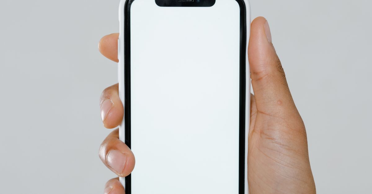 iPhoneを手に持つイベート画像