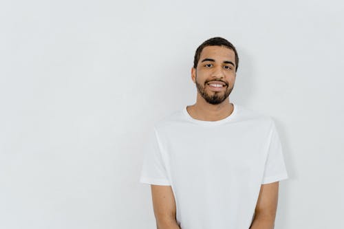 Retrato casual de hombre sonriente