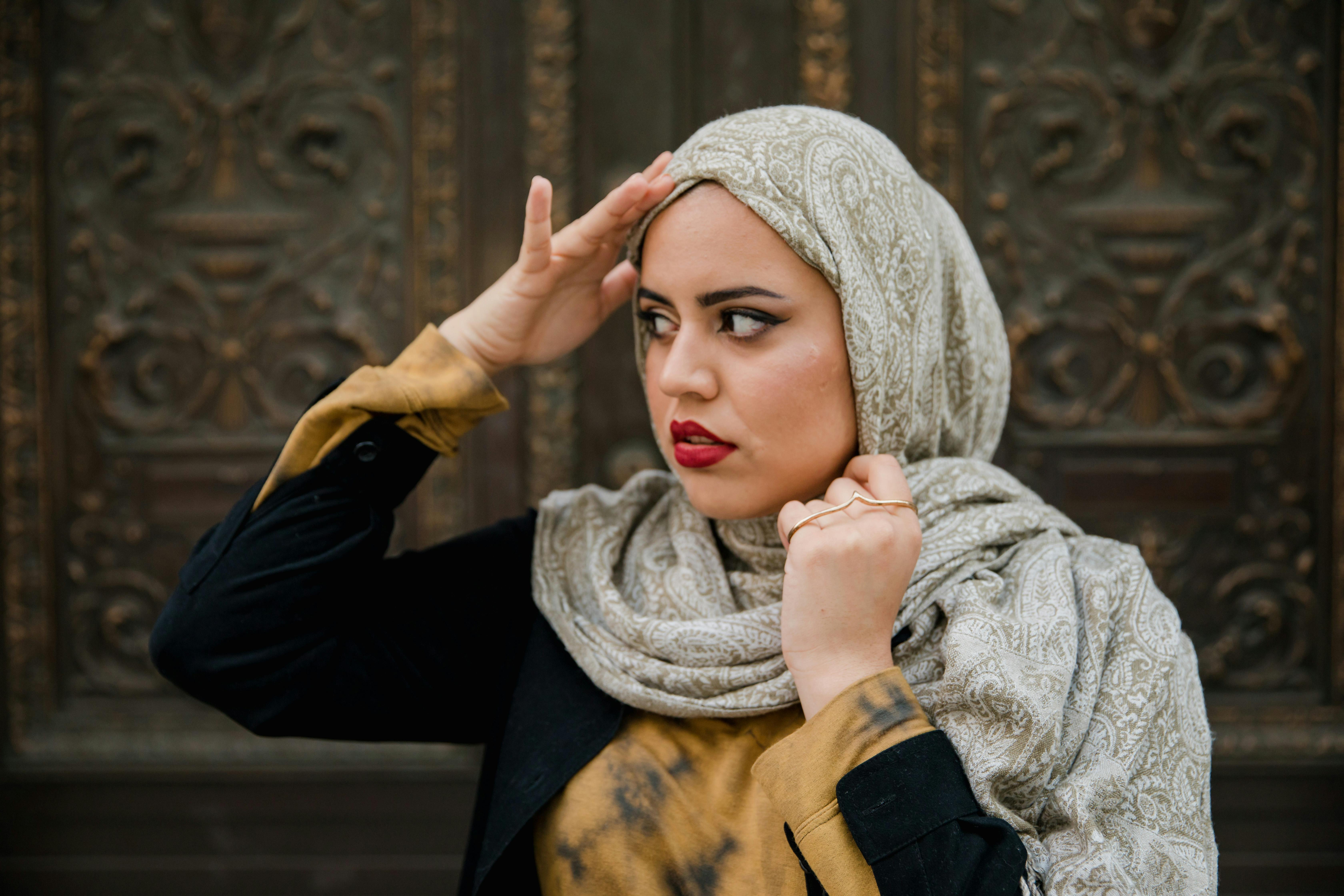 woman wearing hijab and black long sleeve shirt