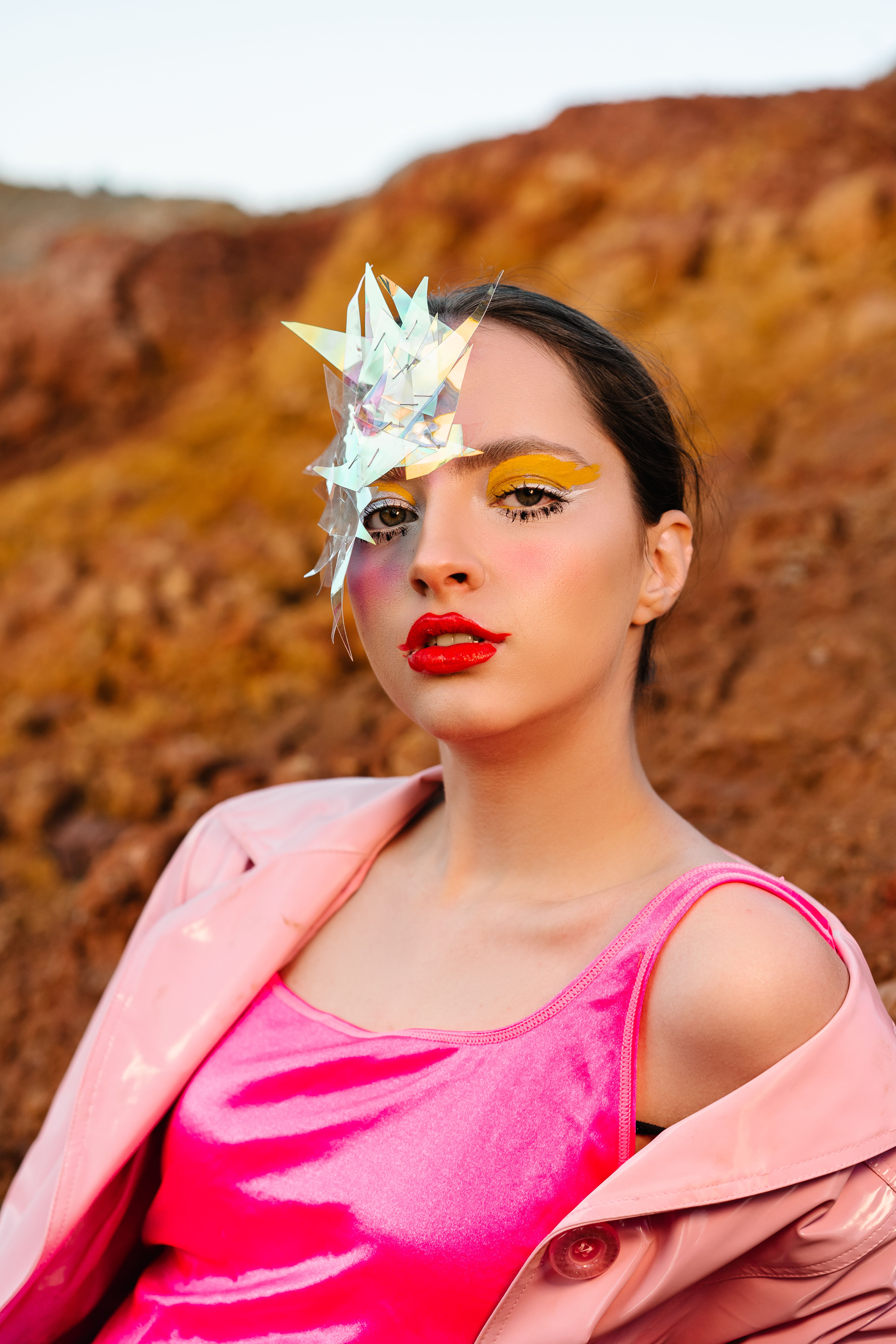 [ColoSach]-fashion-portrait-of-a-woman-with-bold-makeup-and-a-pink-outfit,-outdoors.