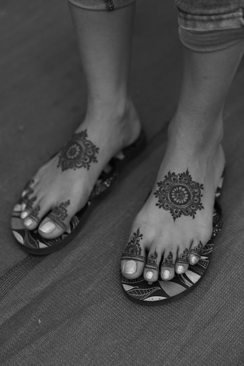 Základová fotografie zdarma na téma černobílý, chodidla, henna