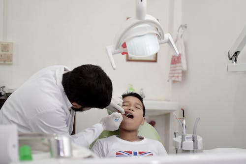 Imagine de stoc gratuită din clinică dentară, copil, curăță