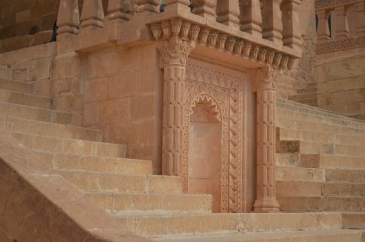 Old Mardin stone alleys walk — Mardin