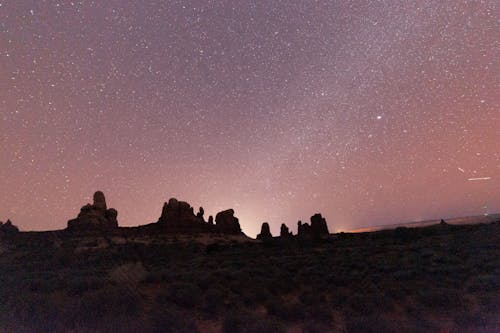 Free Silhouette of Rock Formations Under Starry Sky Stock Photo