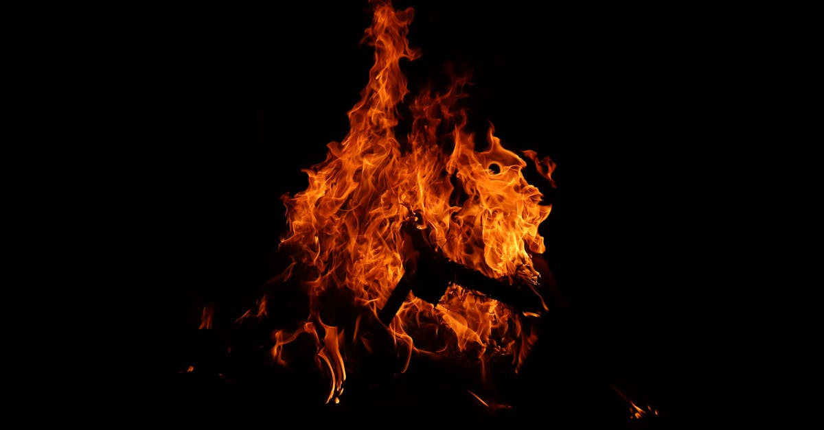 จันทบุรีระอุ! ลอบวางเพลิงป่าชุมชนทุ่งผี หวั่นลามสวนยาง เสี่ยงโทษหนัก