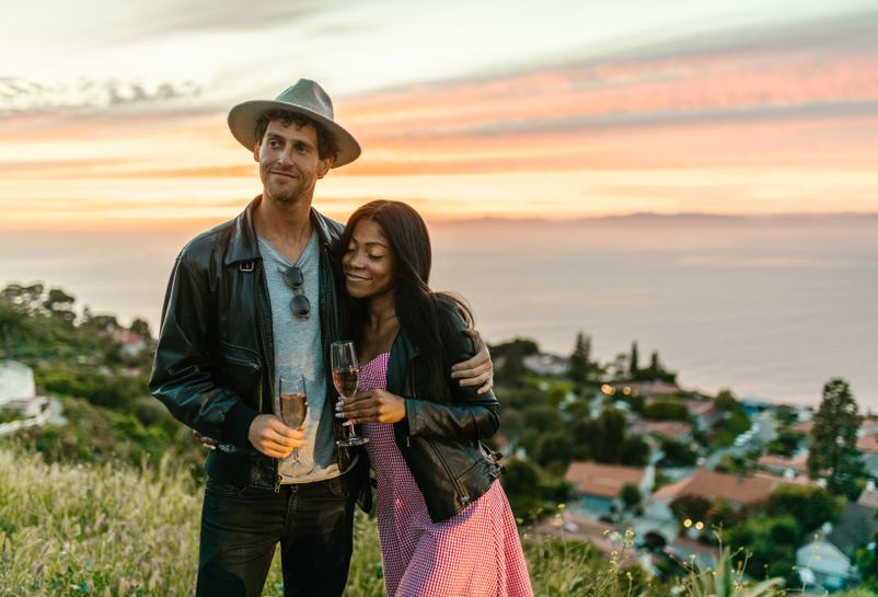 Online dating: starting a conversation on a niche platform