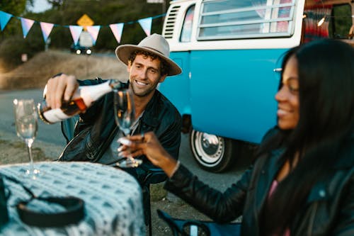 Fotos de stock gratuitas de botella, camioneta, champán