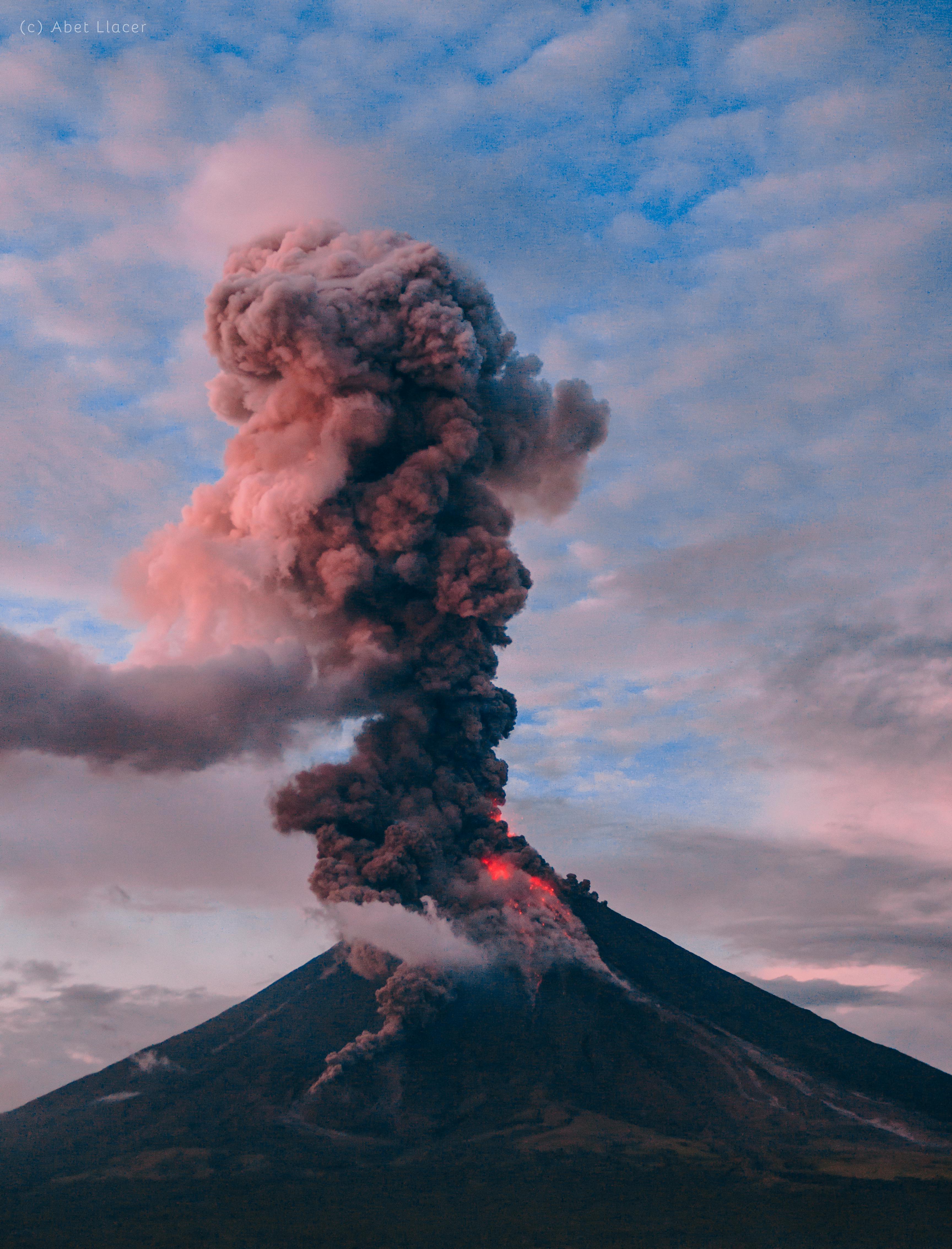 Photography Of Erupting Volcano · Free Stock Photo