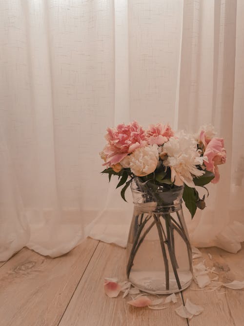 Free Pink and White Flowers on Clear Glass Vase Stock Photo