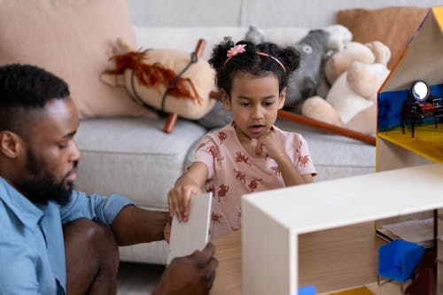 Photos gratuites de à la maison, canapé, du temps en famille