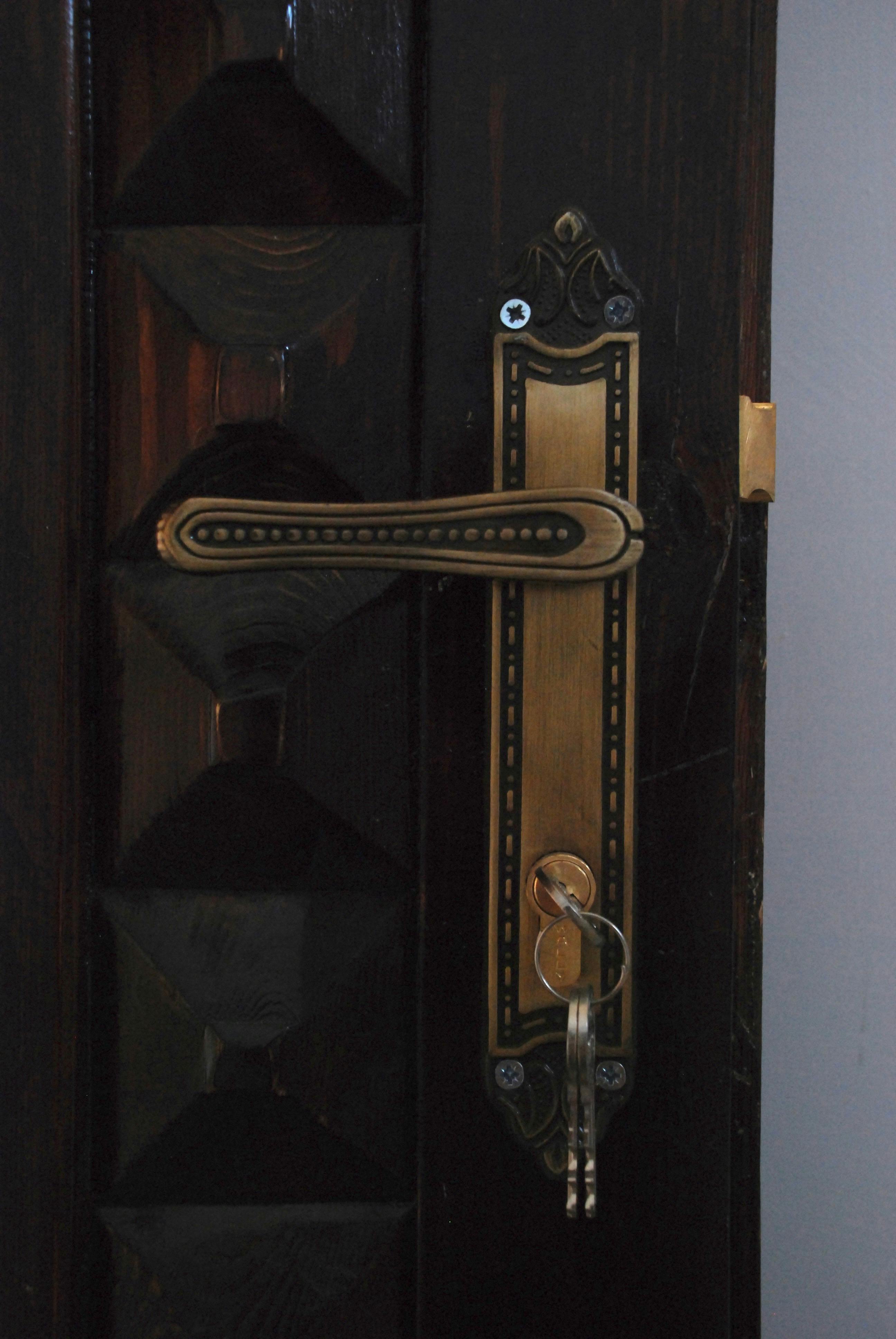 Free stock photo of carved wood, door handle, keys