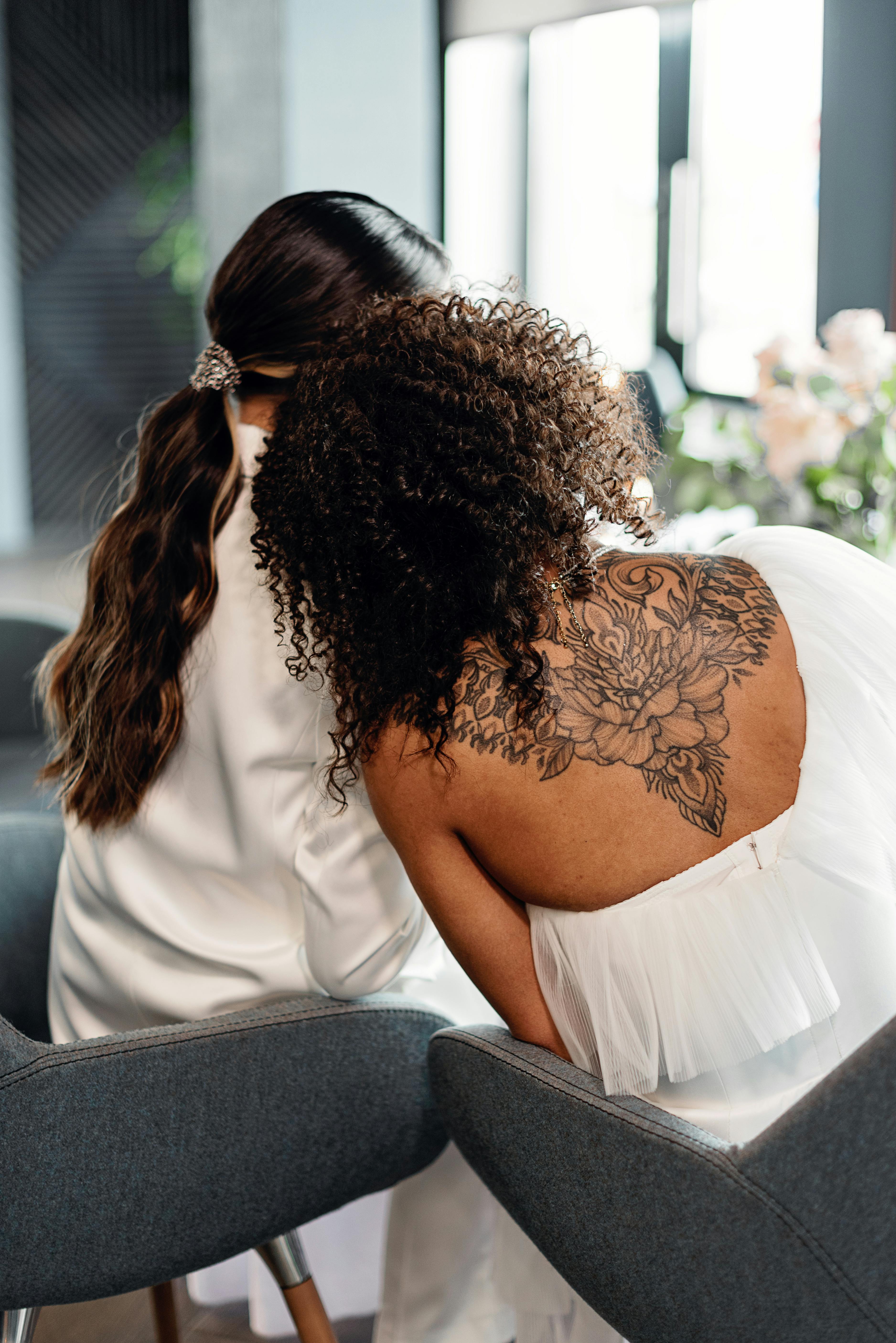 a couple sitting on chairs