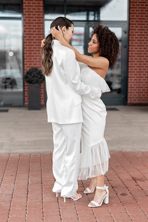 Foto stok gratis bersama, gaun pengantin, heels
