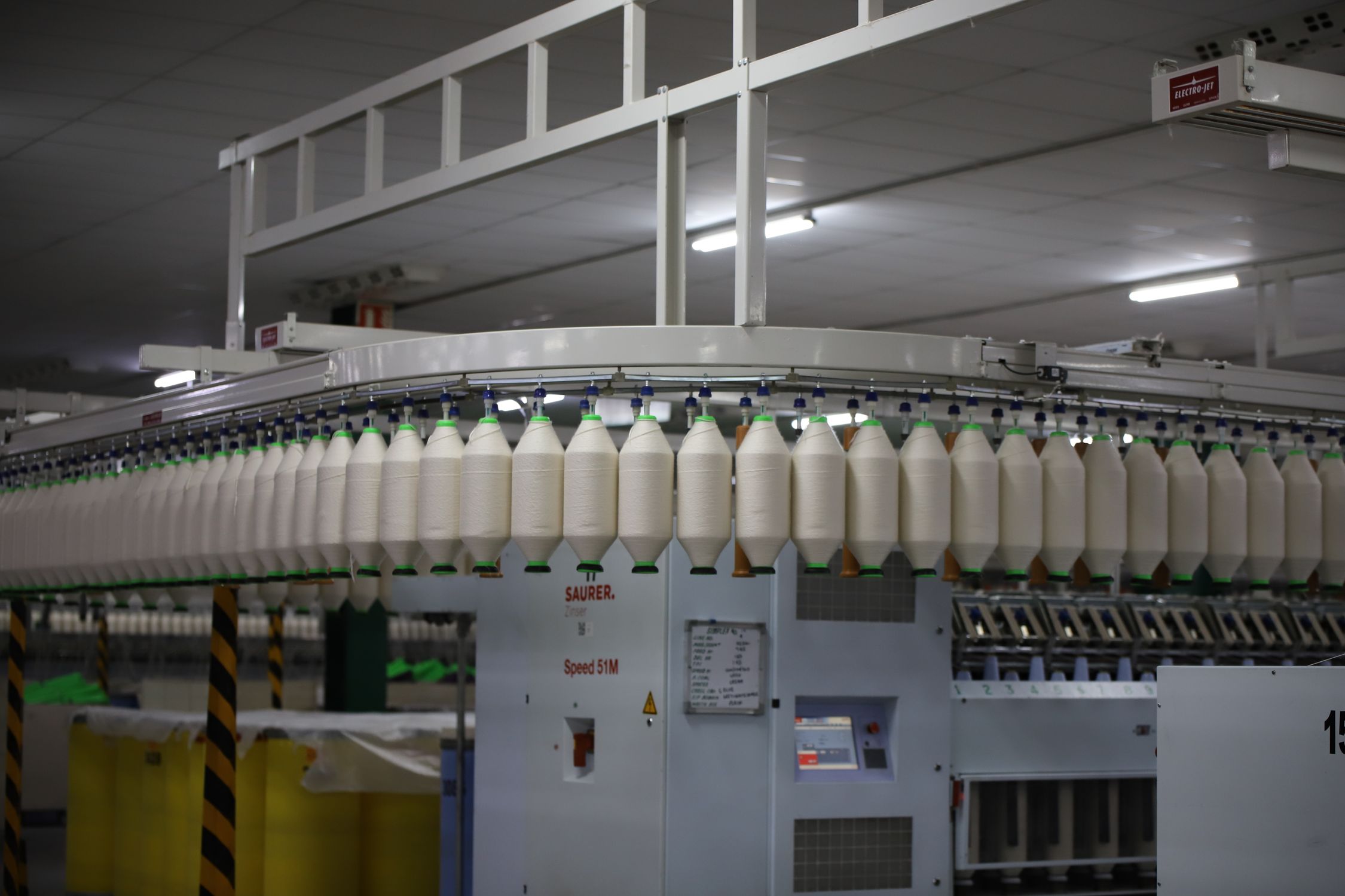 White Threads in Factory · Free Stock Photo