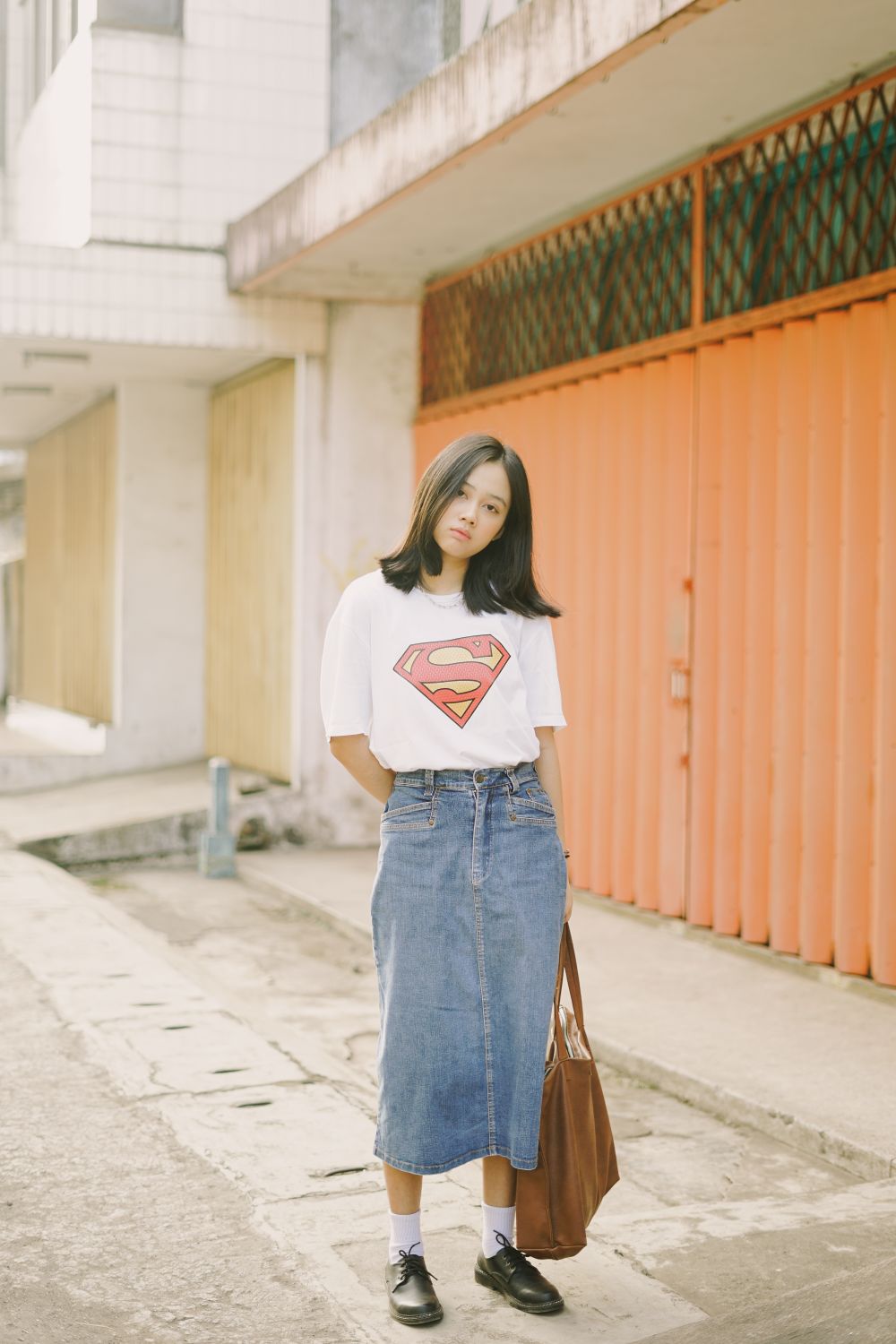 Jeansrock mit lässigem Motivshirt