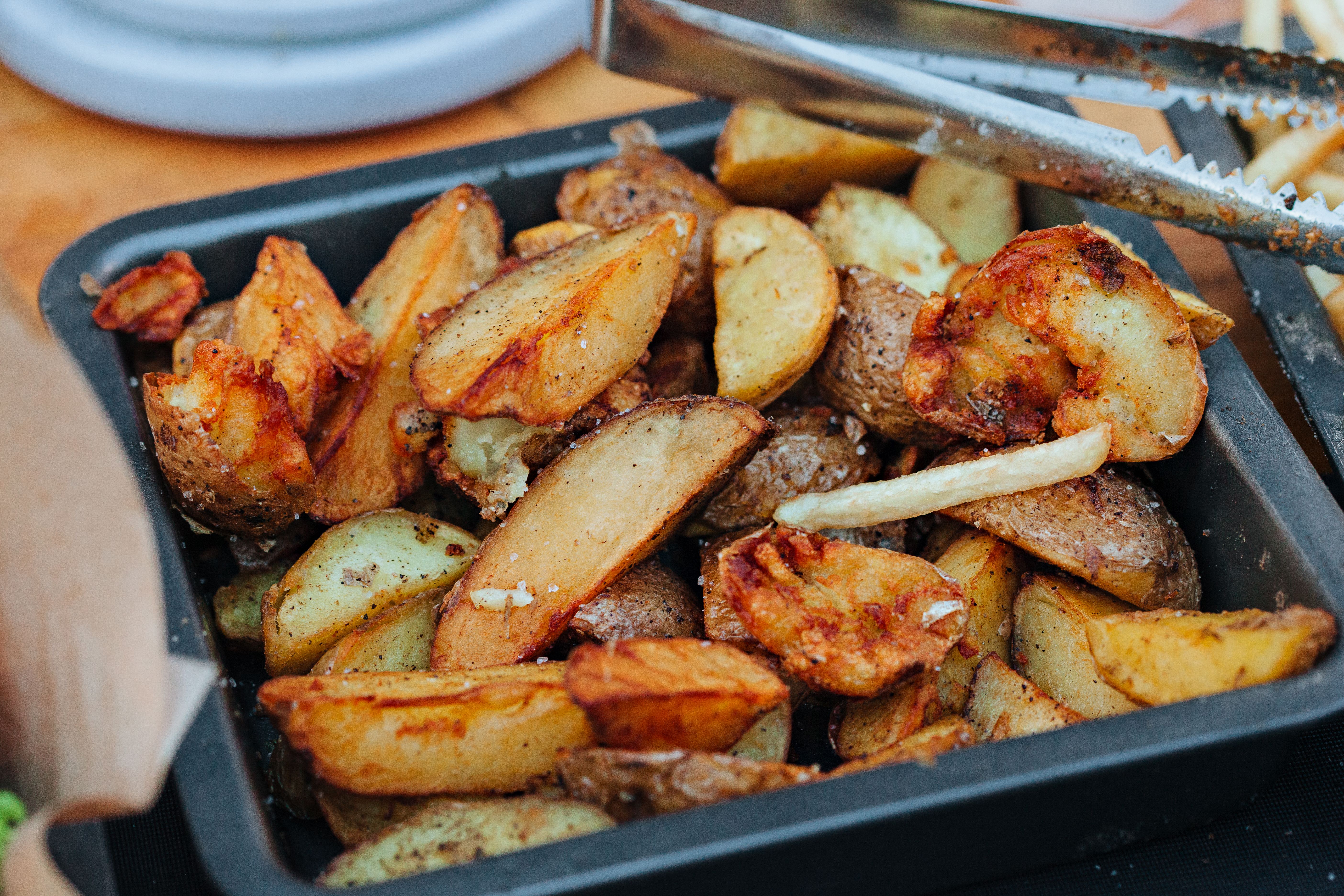 golden brown roasted vegetables showing crispy texture and caramelization - legumes assados