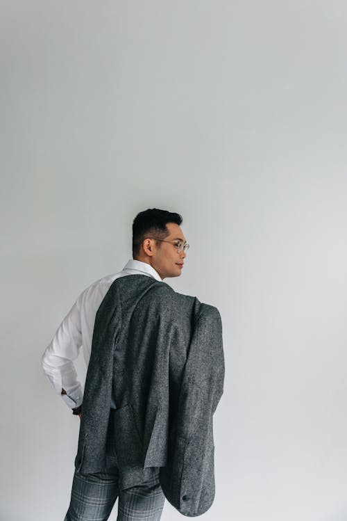 Kostenloses Stock Foto zu asiatischer mann, fashion, grauer anzug